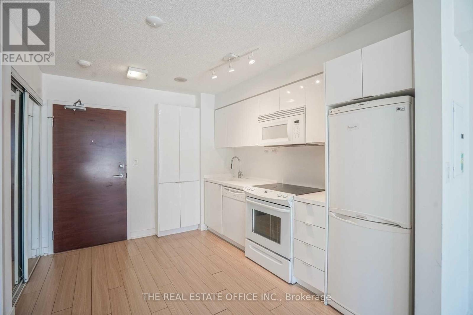 1103 - 15 Iceboat Terrace, Toronto, Ontario  M5V 4A5 - Photo 3 - C13039334