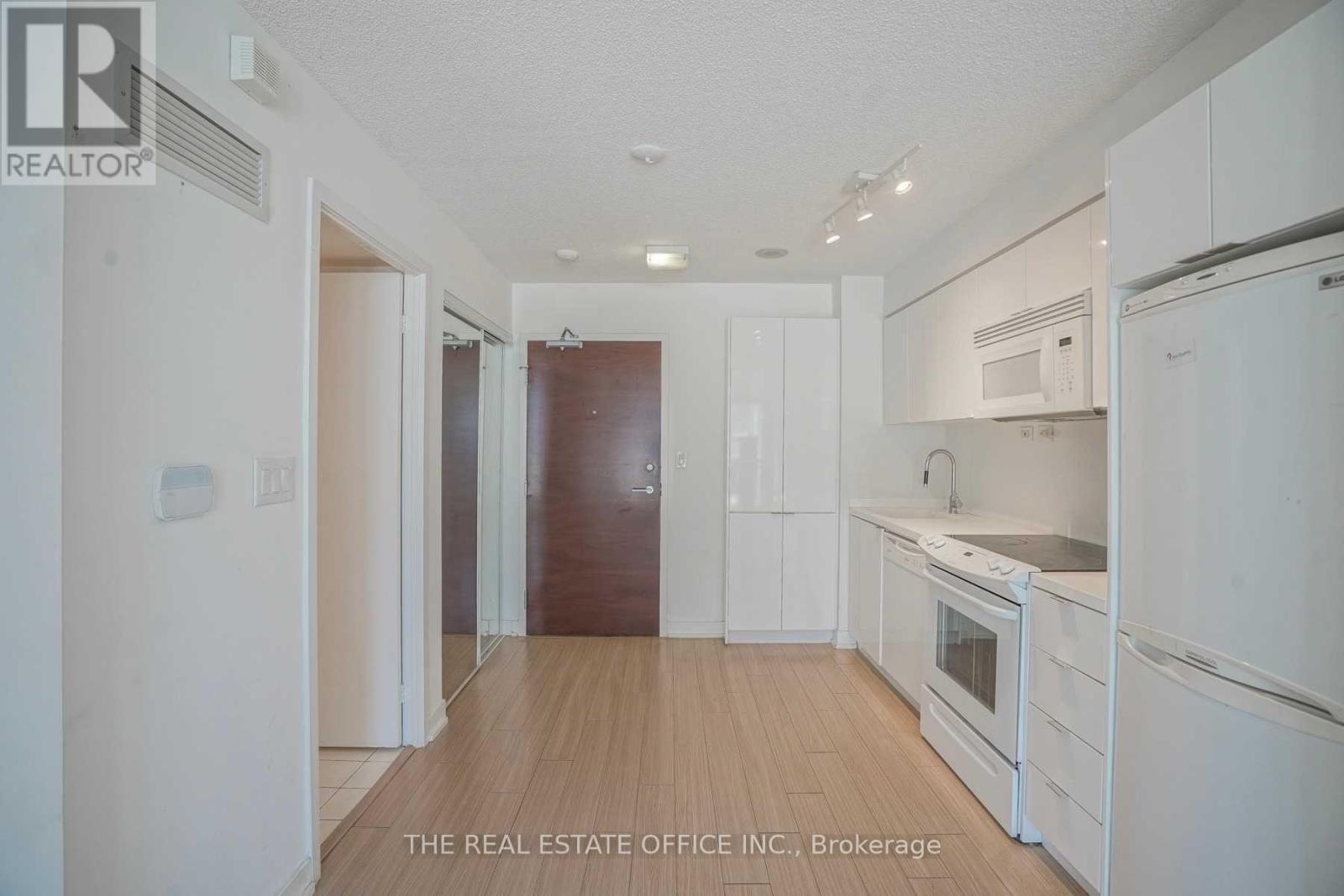 1103 - 15 Iceboat Terrace, Toronto, Ontario  M5V 4A5 - Photo 7 - C13039334