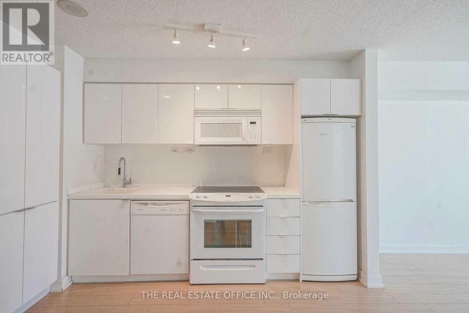 1103 - 15 Iceboat Terrace, Toronto, Ontario  M5V 4A5 - Photo 8 - C13039334