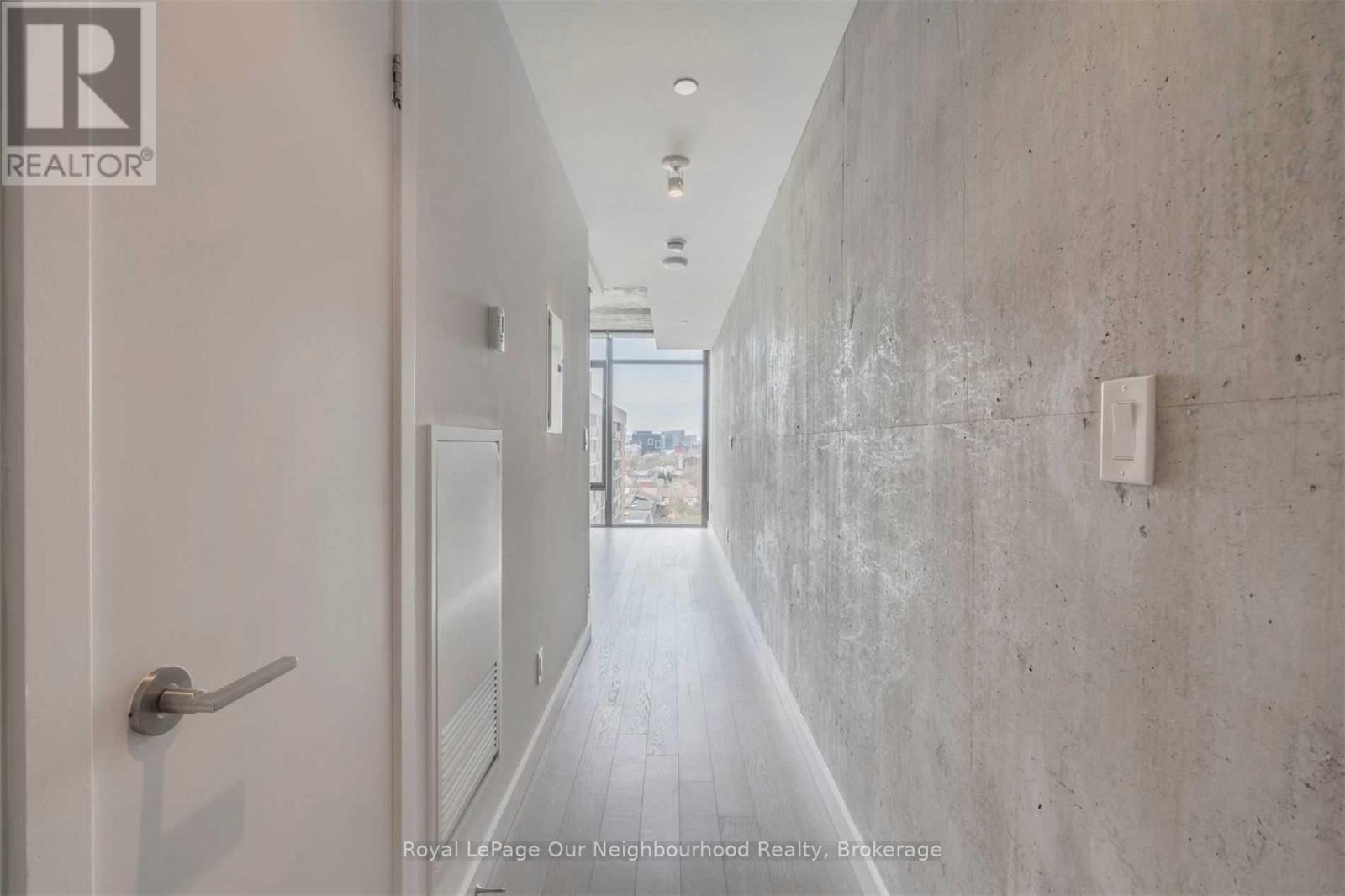 806 - 111 Bathurst Street, Toronto, Ontario  M5V 2R1 - Photo 2 - C13039348