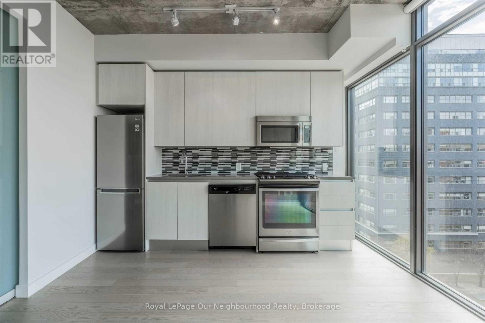 806 - 111 Bathurst Street, Toronto, Ontario  M5V 2R1 - Photo 4 - C13039348