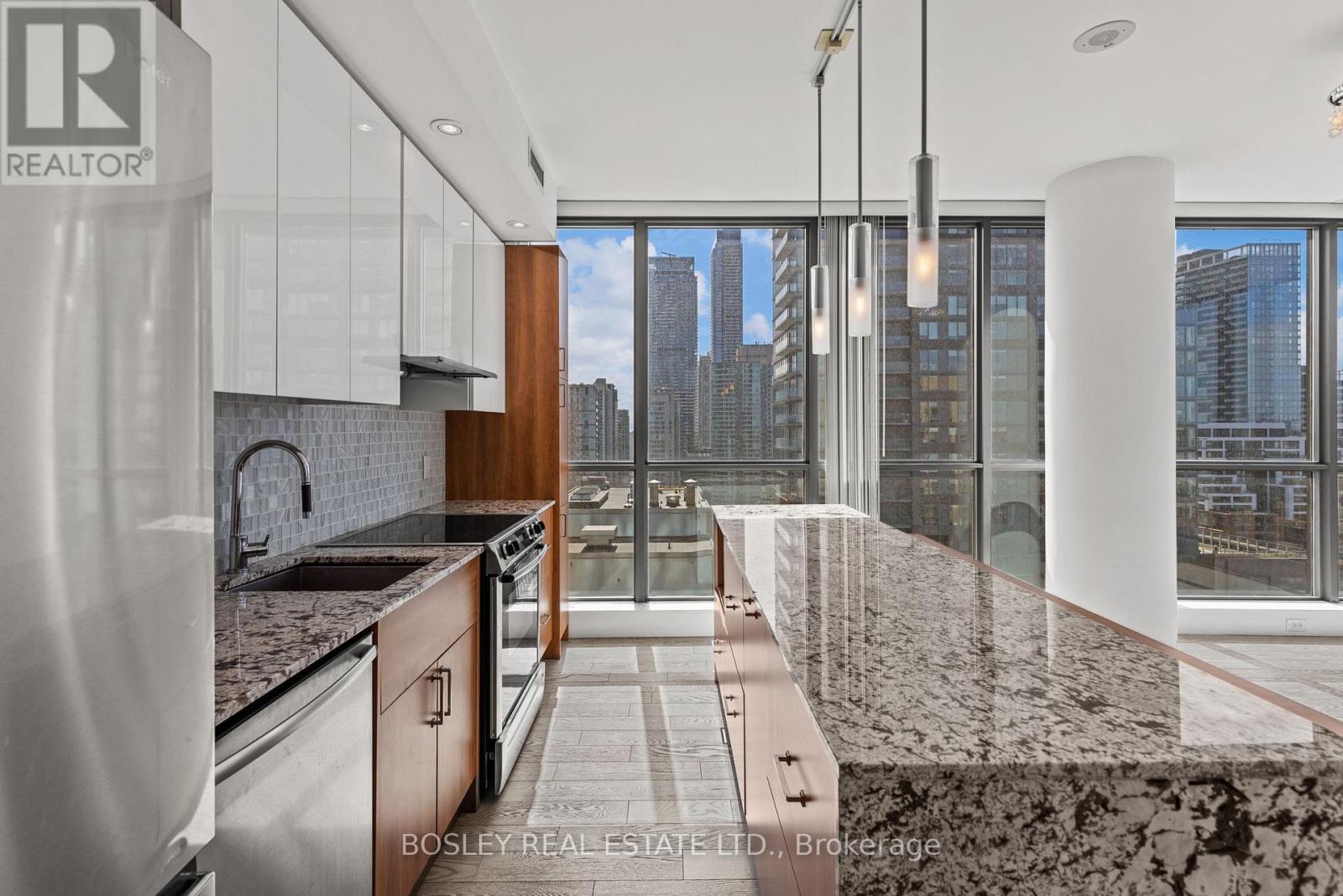 1807 - 8 Charlotte Street, Toronto, Ontario  M5V 0K4 - Photo 11 - C13039352