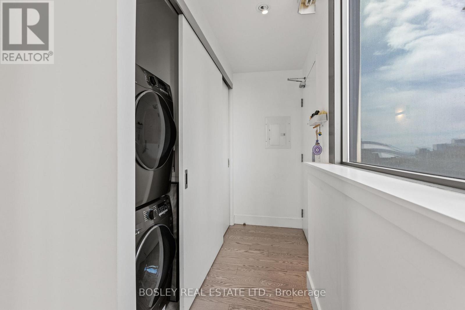 1807 - 8 Charlotte Street, Toronto, Ontario  M5V 0K4 - Photo 24 - C13039352