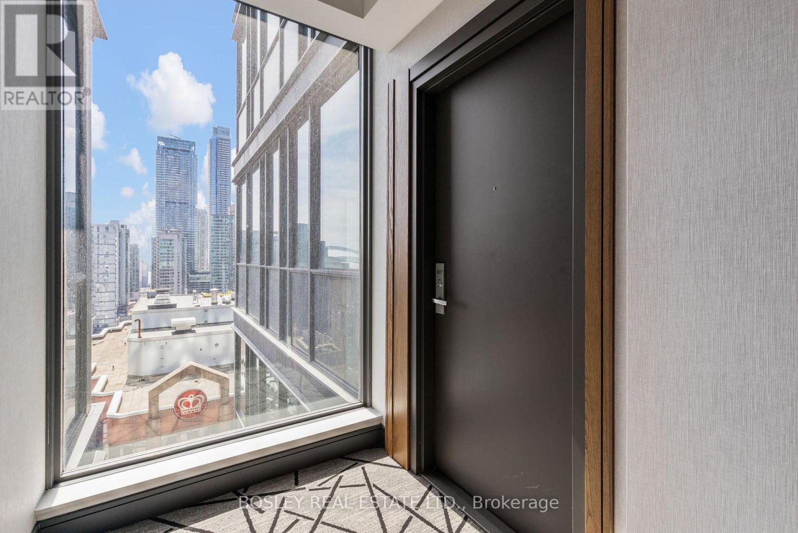1807 - 8 Charlotte Street, Toronto, Ontario  M5V 0K4 - Photo 3 - C13039352