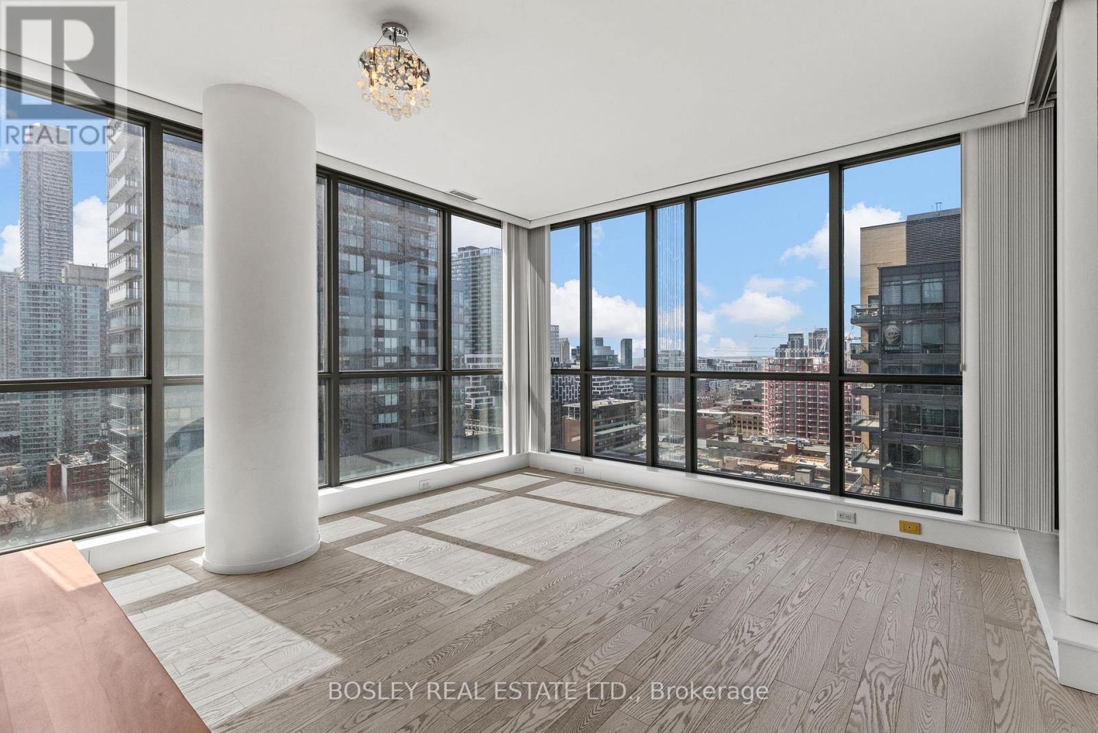 1807 - 8 Charlotte Street, Toronto, Ontario  M5V 0K4 - Photo 5 - C13039352