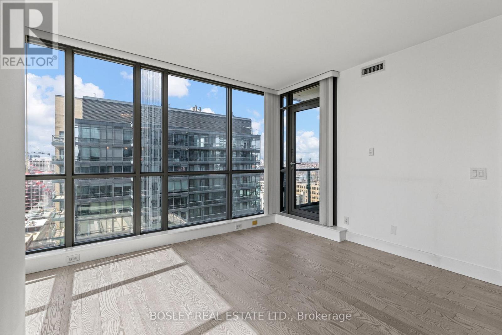 1807 - 8 Charlotte Street, Toronto, Ontario  M5V 0K4 - Photo 6 - C13039352