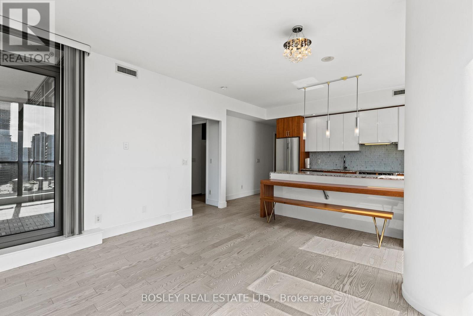 1807 - 8 Charlotte Street, Toronto, Ontario  M5V 0K4 - Photo 7 - C13039352