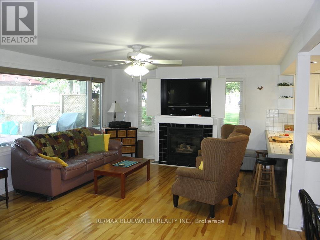 9714 Lake Road, Lambton Shores, Ontario  N0N 1J1 - Photo 17 - X13039314