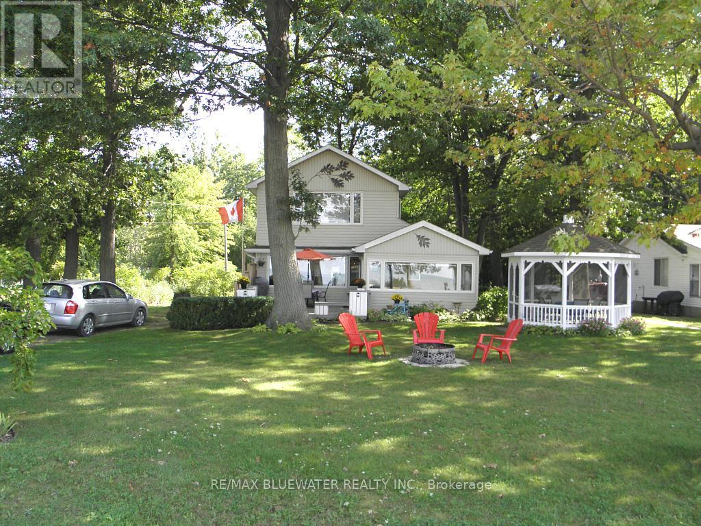 9714 Lake Road, Lambton Shores, Ontario  N0N 1J1 - Photo 2 - X13039314