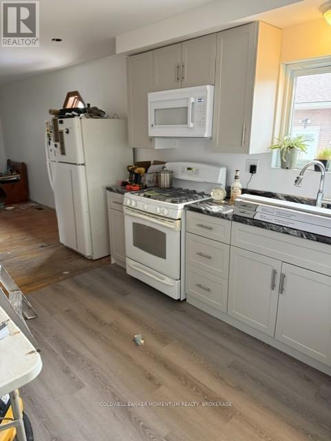 64 Martin Street W, Thorold, Ontario  L2V 3X4 - Photo 3 - X13020118