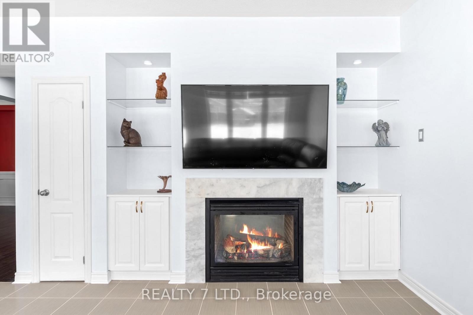 67 Jewelwing Court, Bradford West Gwillimbury, Ontario  L3Z 0N7 - Photo 6 - N12983760