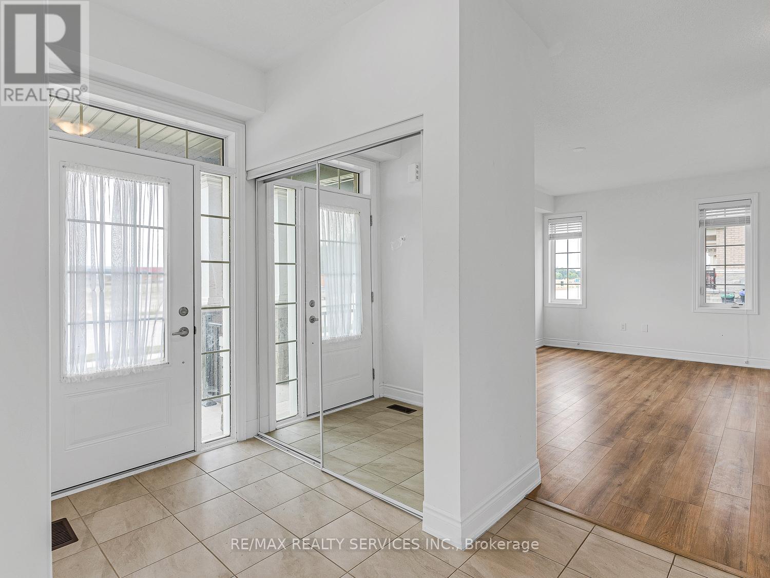 66 Stately Drive, Wasaga Beach, Ontario  L9Z 0L6 - Photo 6 - S13039410