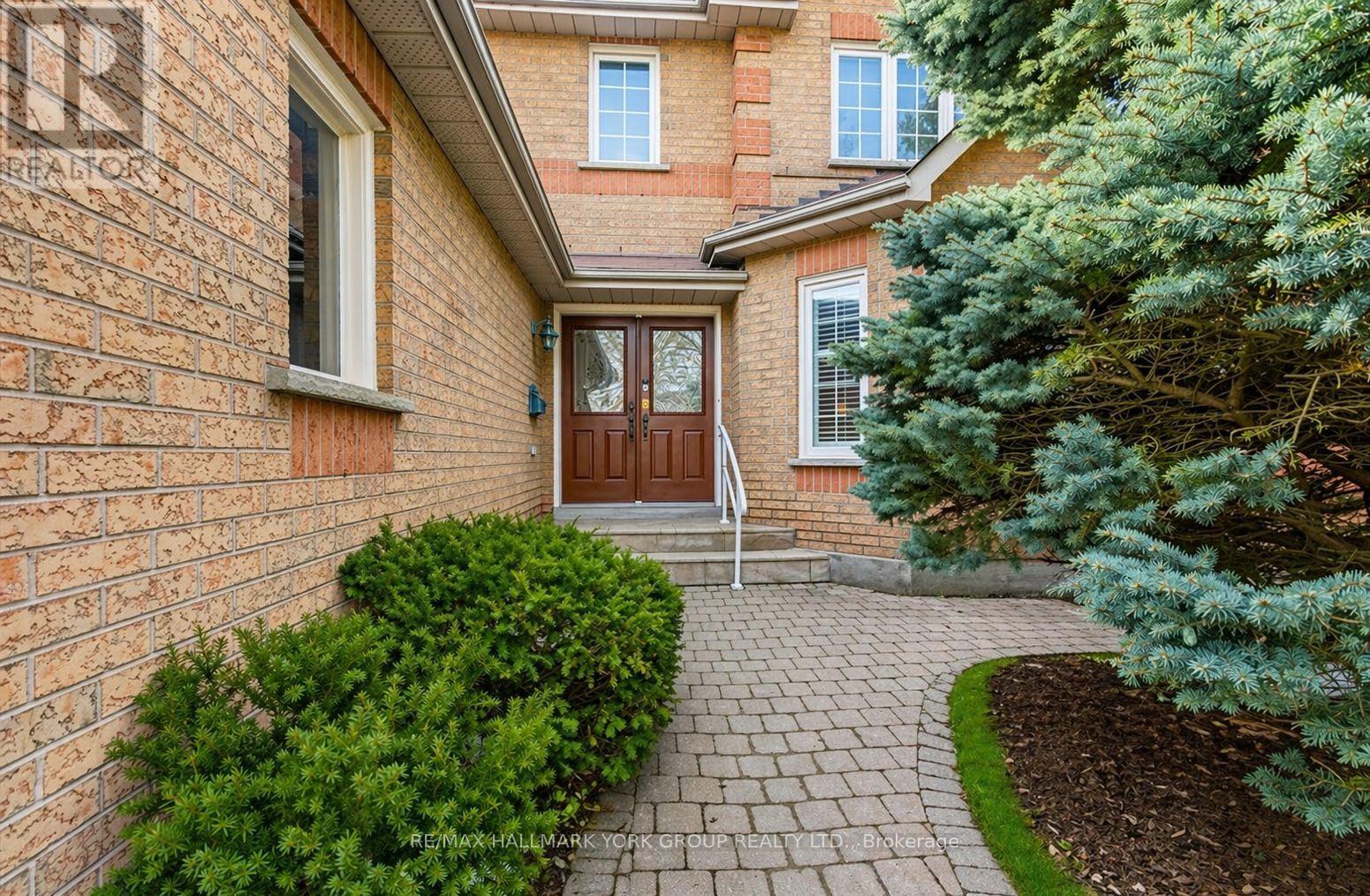 263 Mcclellan Way, Aurora, Ontario  L4G 6N9 - Photo 4 - N13035286