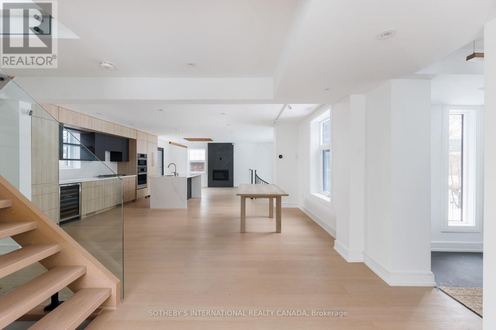 159 Humbervale Boulevard, Toronto, Ontario  M8Y 3P9 - Photo 3 - W12728724