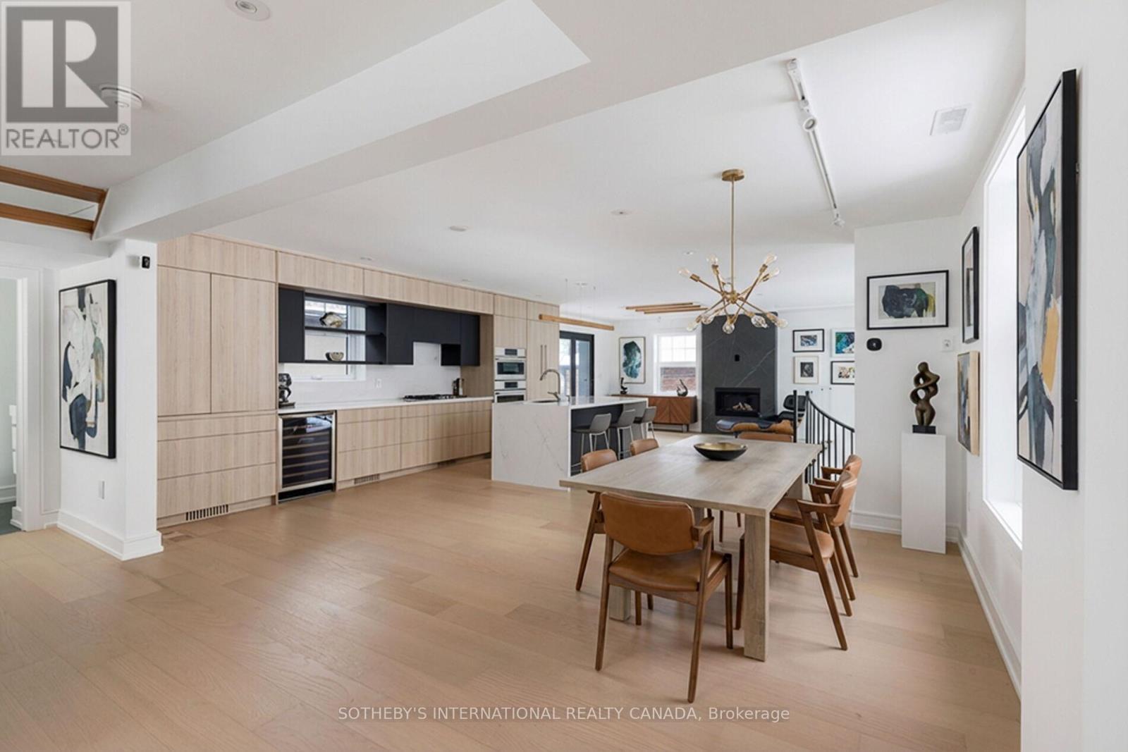 159 Humbervale Boulevard, Toronto, Ontario  M8Y 3P9 - Photo 4 - W12728724