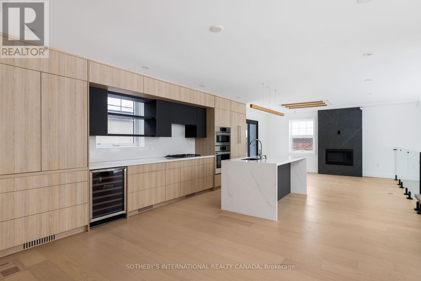 159 Humbervale Boulevard, Toronto, Ontario  M8Y 3P9 - Photo 6 - W12728724