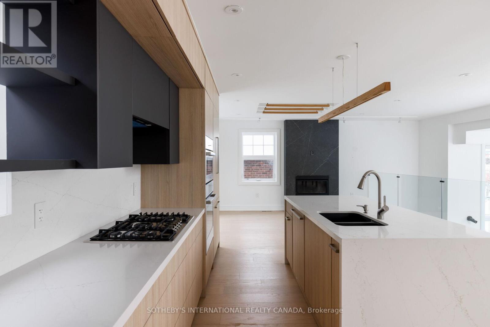 159 Humbervale Boulevard, Toronto, Ontario  M8Y 3P9 - Photo 8 - W12728724