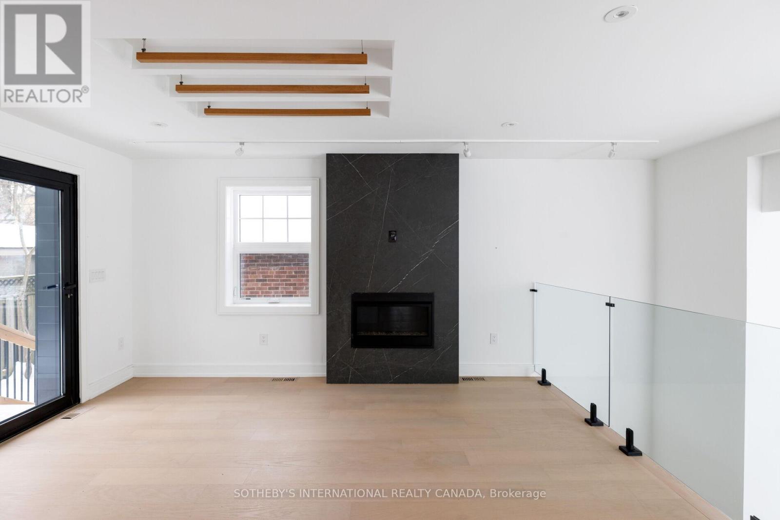 159 Humbervale Boulevard, Toronto, Ontario  M8Y 3P9 - Photo 9 - W12728724