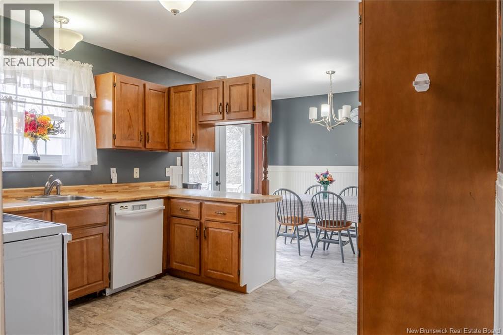 298 Highland Avenue, Fredericton, New Brunswick  E3A 2S6 - Photo 12 - NB137520