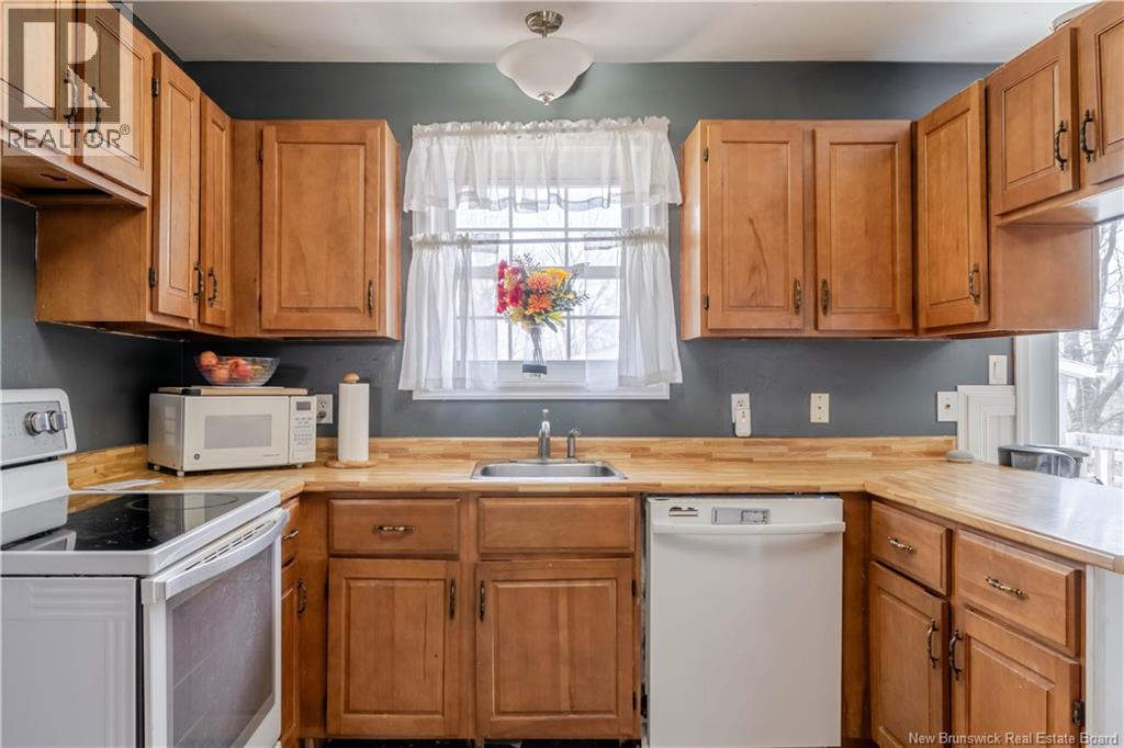 298 Highland Avenue, Fredericton, New Brunswick  E3A 2S6 - Photo 13 - NB137520