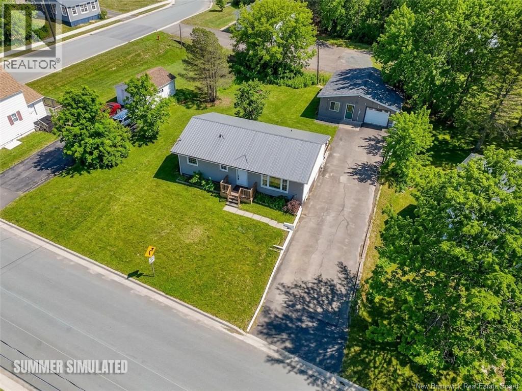 298 Highland Avenue, Fredericton, New Brunswick  E3A 2S6 - Photo 2 - NB137520