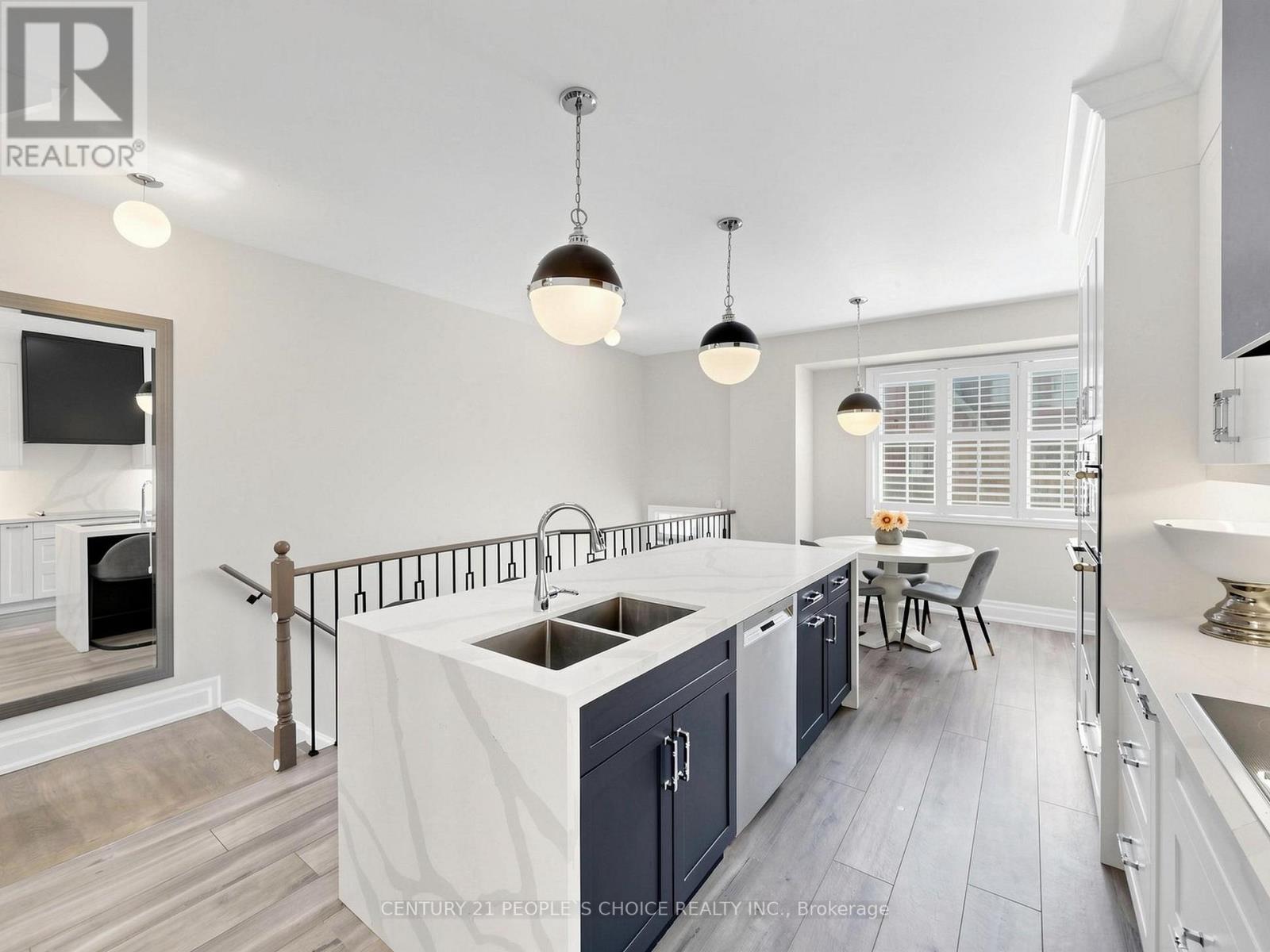 1321 Granrock Crescent, Mississauga, Ontario  L5V 0E1 - Photo 12 - W13039364