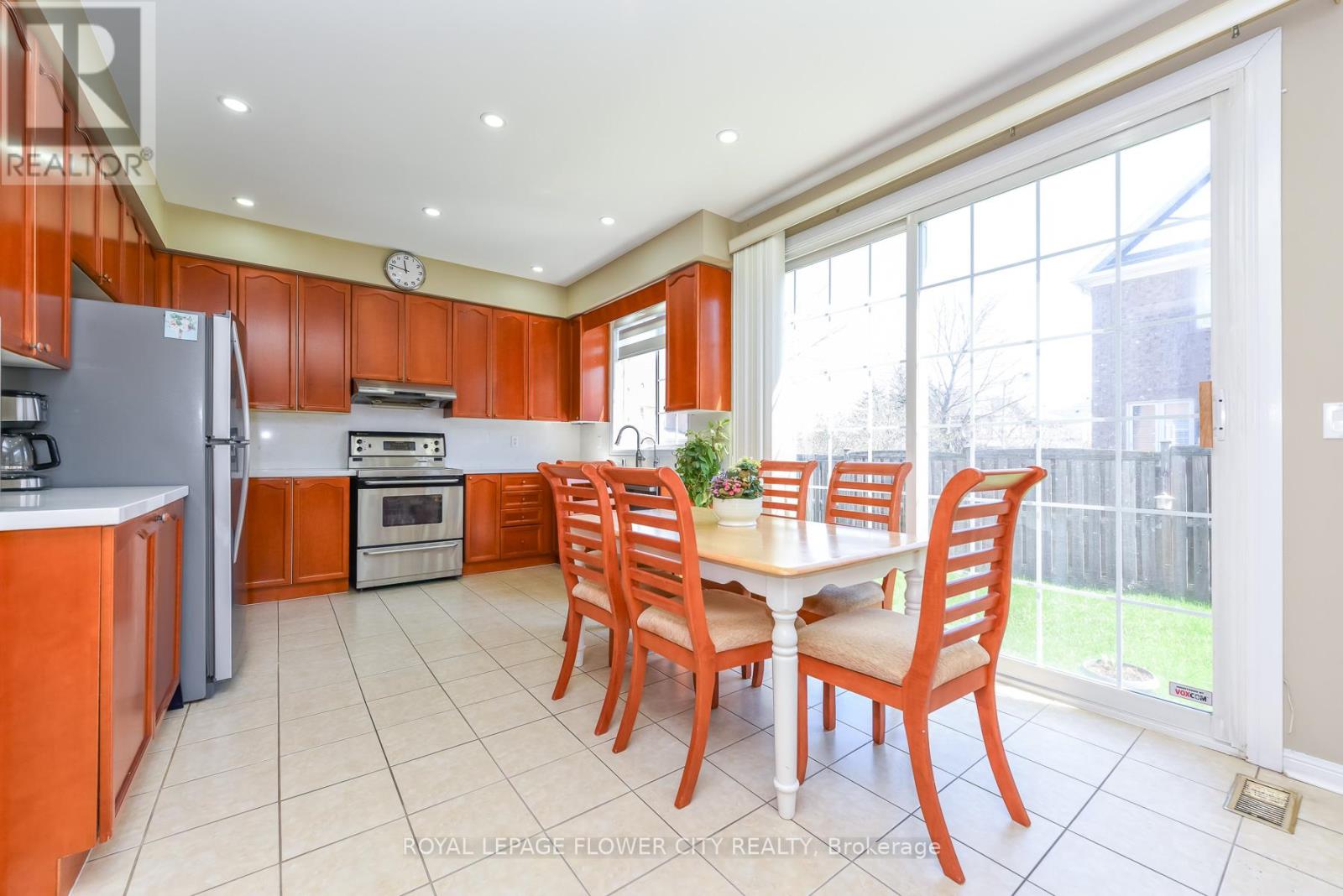 19 Maldives Crescent N, Brampton, Ontario  L6P 1L5 - Photo 12 - W13039366