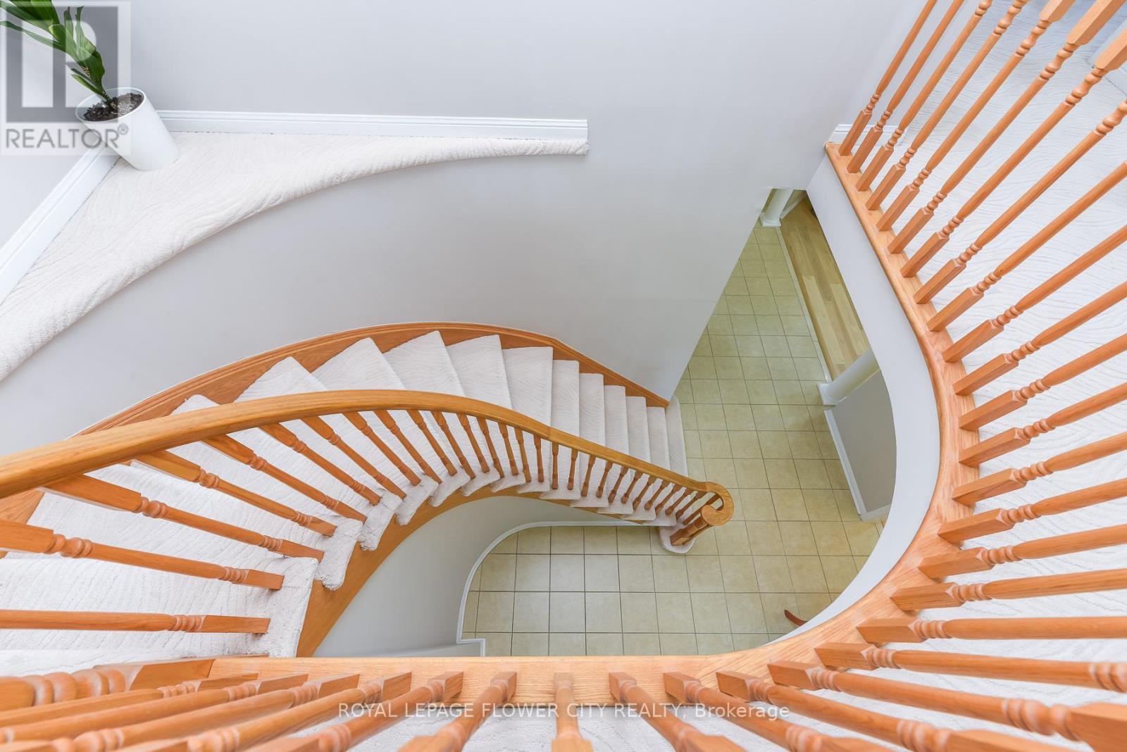 19 Maldives Crescent N, Brampton, Ontario  L6P 1L5 - Photo 22 - W13039366