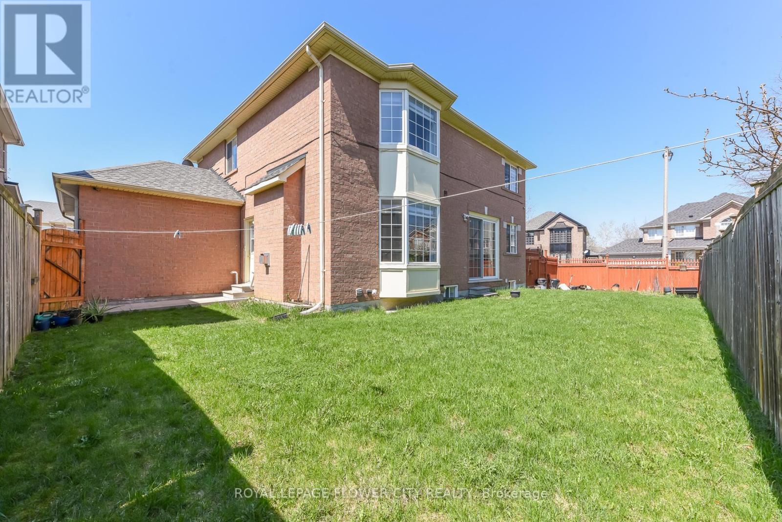 19 Maldives Crescent N, Brampton, Ontario  L6P 1L5 - Photo 43 - W13039366