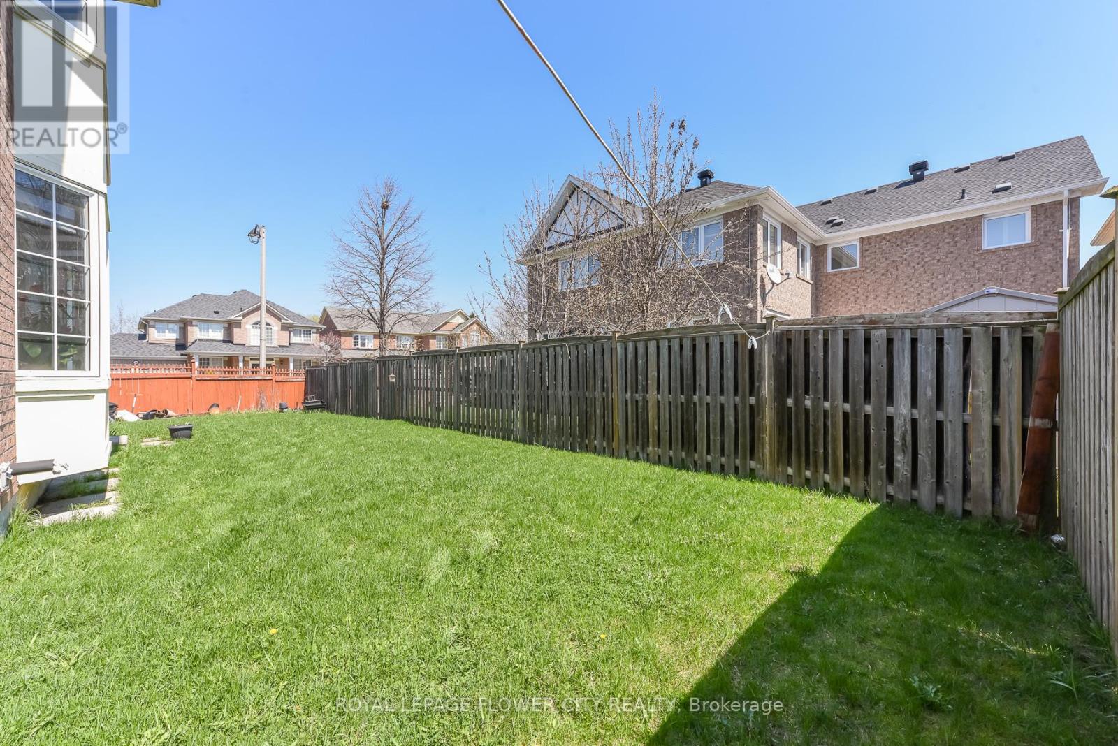 19 Maldives Crescent N, Brampton, Ontario  L6P 1L5 - Photo 44 - W13039366