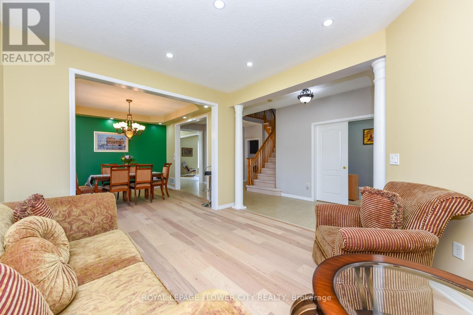 19 Maldives Crescent N, Brampton, Ontario  L6P 1L5 - Photo 7 - W13039366