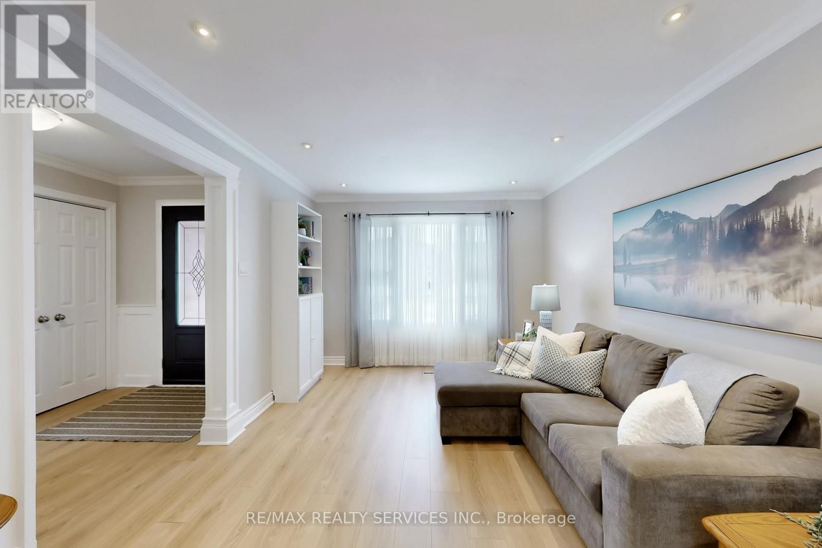 49 Mikado Crescent, Brampton, Ontario  L6S 3R5 - Photo 6 - W13039382