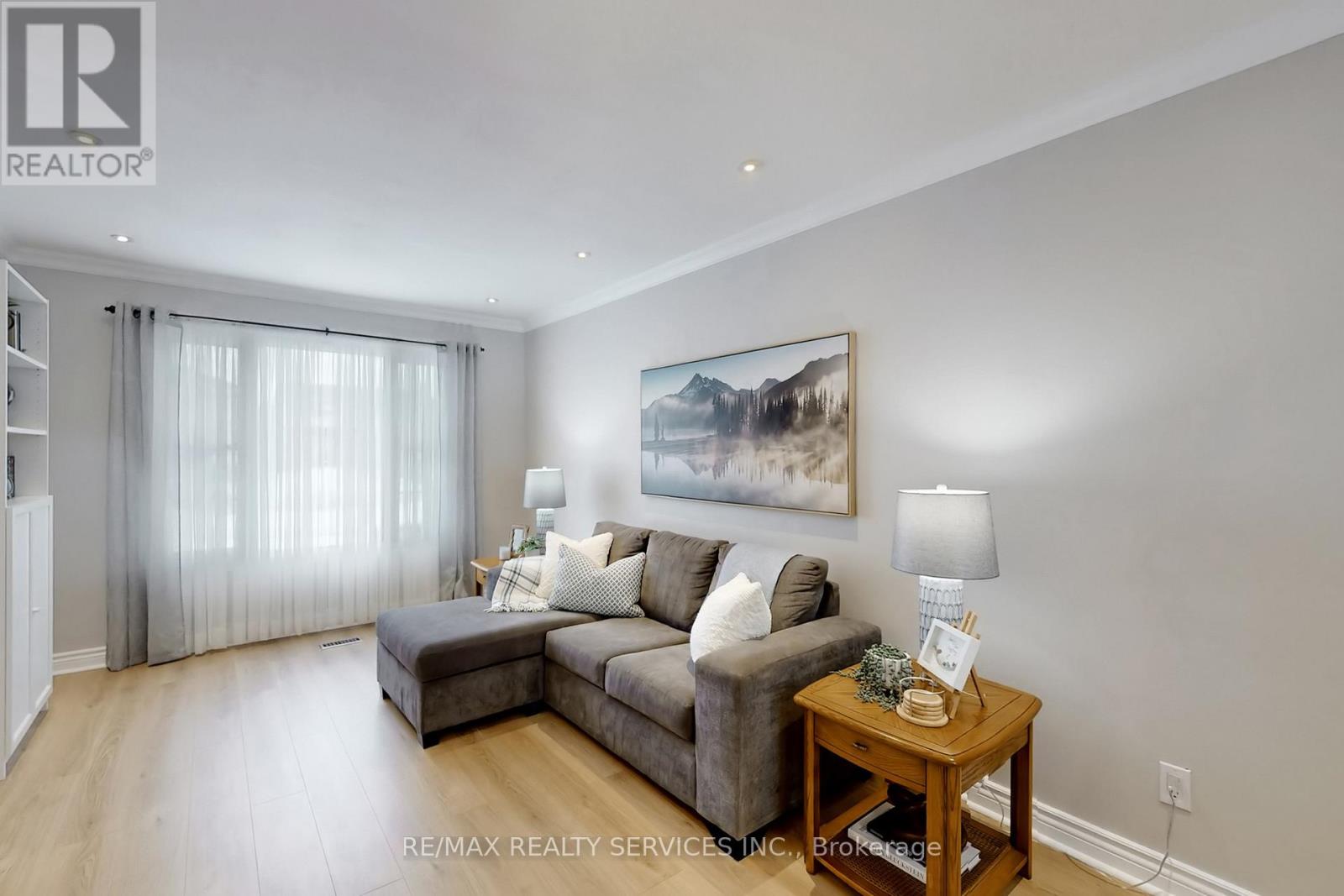 49 Mikado Crescent, Brampton, Ontario  L6S 3R5 - Photo 8 - W13039382