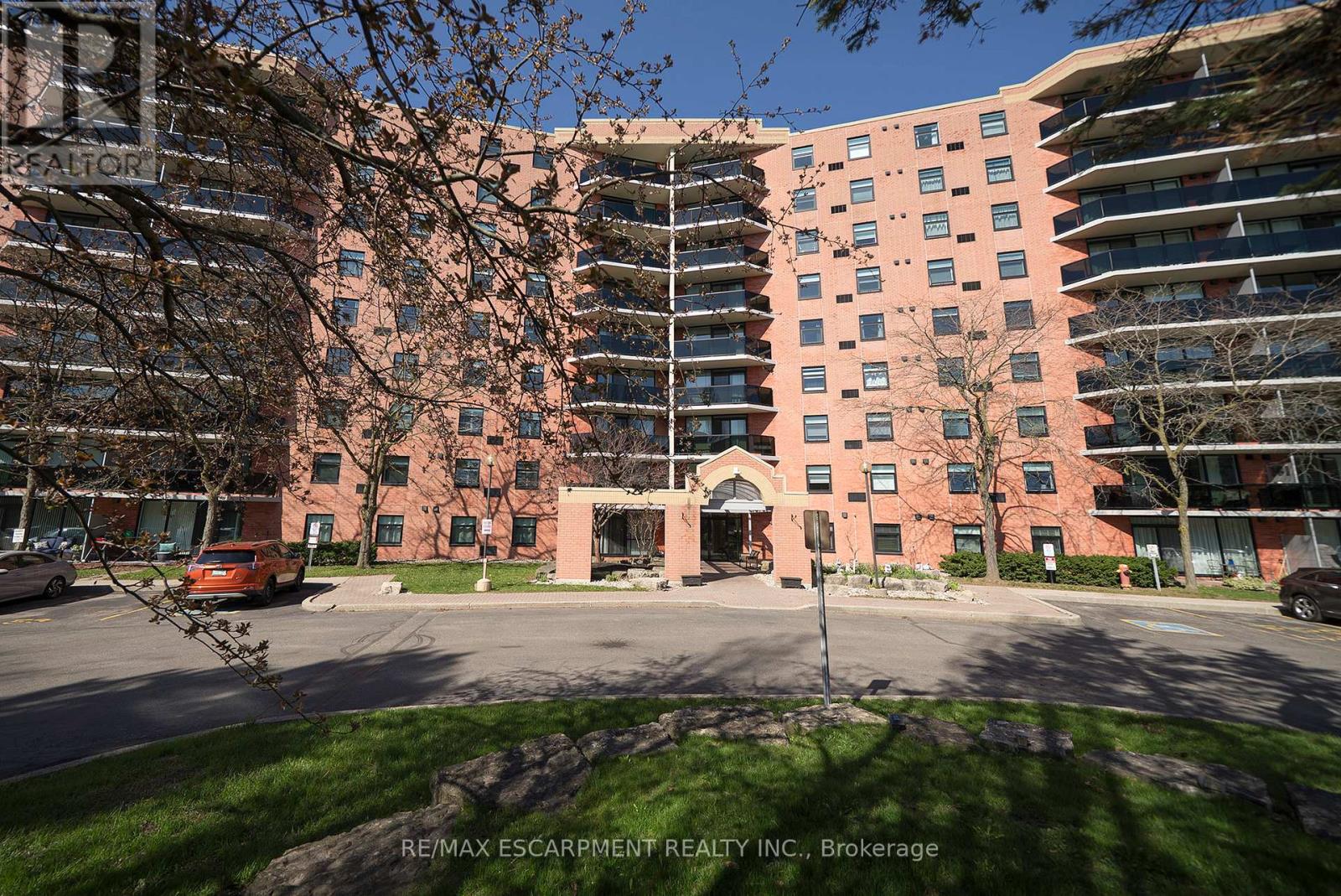 715 - 9 Bonheur Court, Brantford, Ontario  N3P 1Z5 - Photo 2 - X13039398