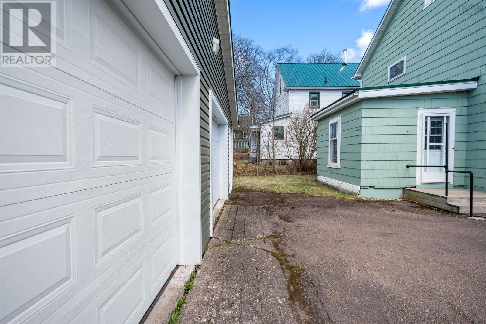 8 Robie Street, Amherst, Nova Scotia  B4H 2C6 - Photo 11 - 202608460