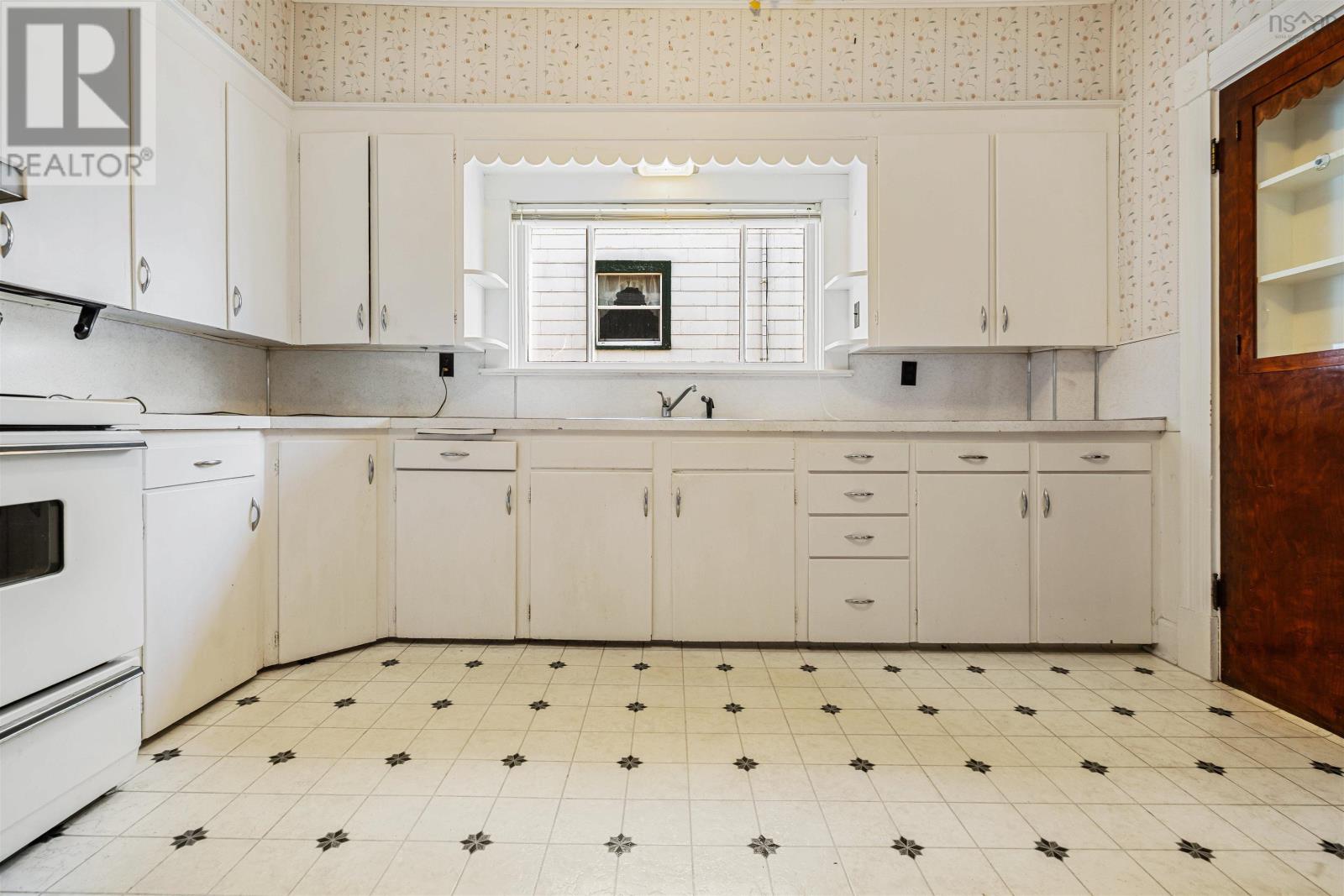 8 Robie Street, Amherst, Nova Scotia  B4H 2C6 - Photo 16 - 202608460