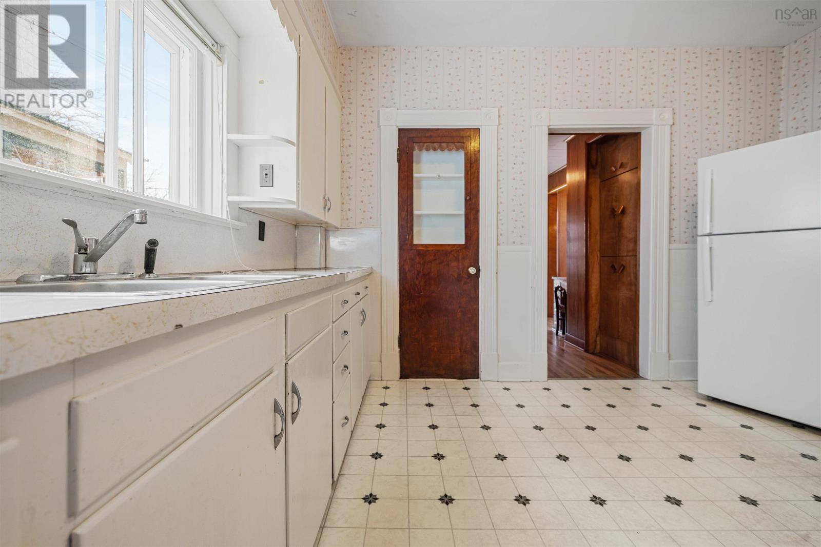 8 Robie Street, Amherst, Nova Scotia  B4H 2C6 - Photo 18 - 202608460