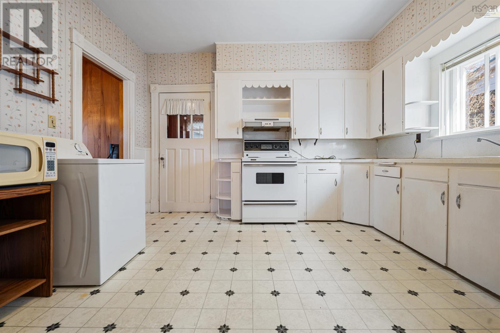 8 Robie Street, Amherst, Nova Scotia  B4H 2C6 - Photo 17 - 202608460