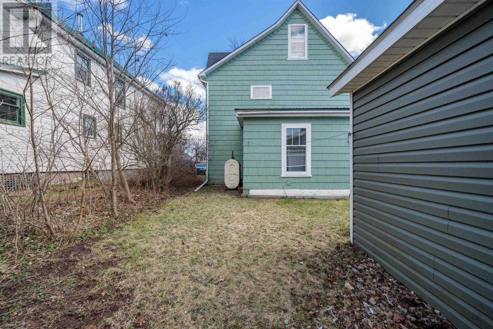 8 Robie Street, Amherst, Nova Scotia  B4H 2C6 - Photo 9 - 202608460