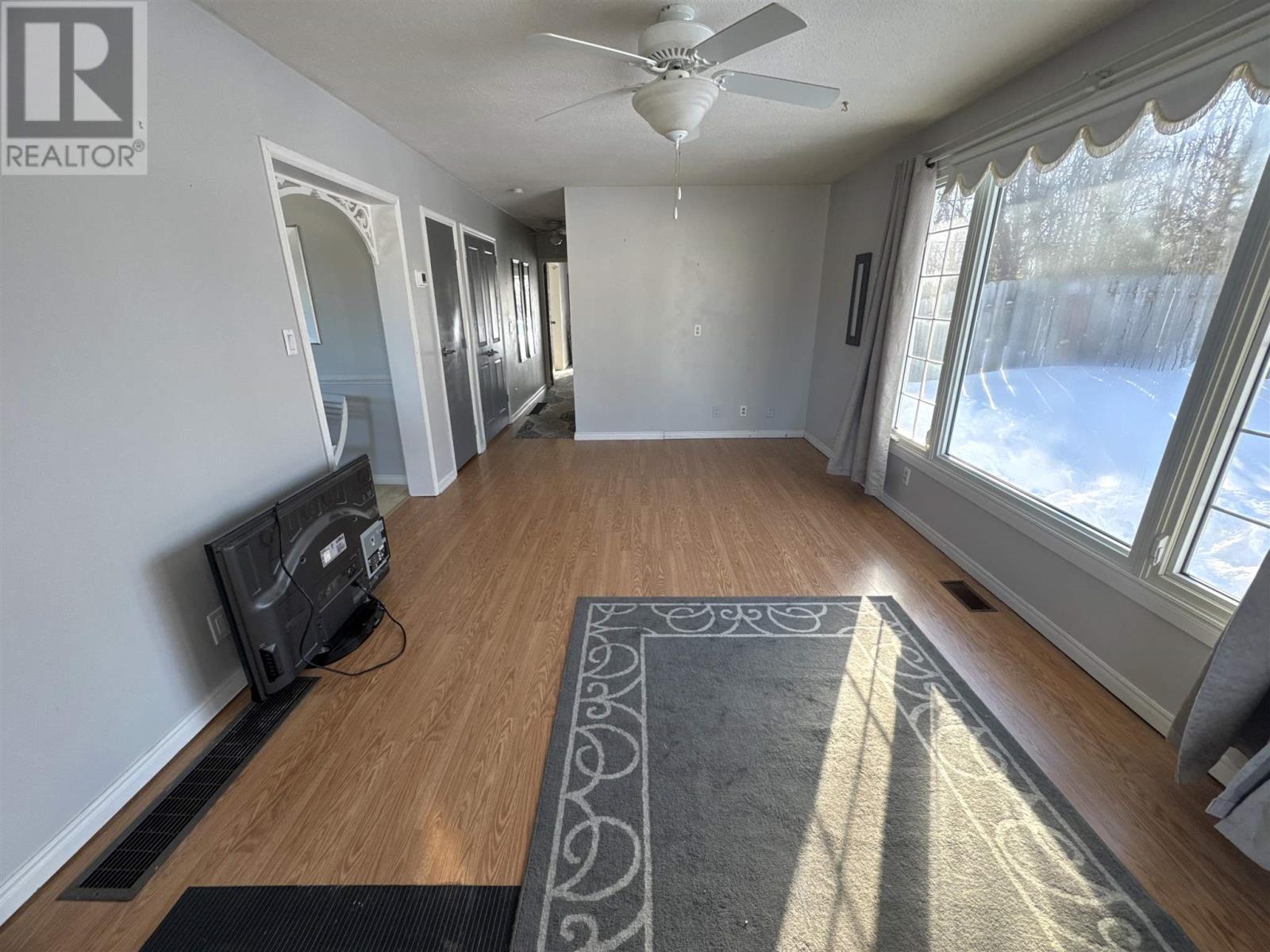 9 Axmith Ave, Elliot Lake, Ontario  P5A 1B5 - Photo 9 - SM260715