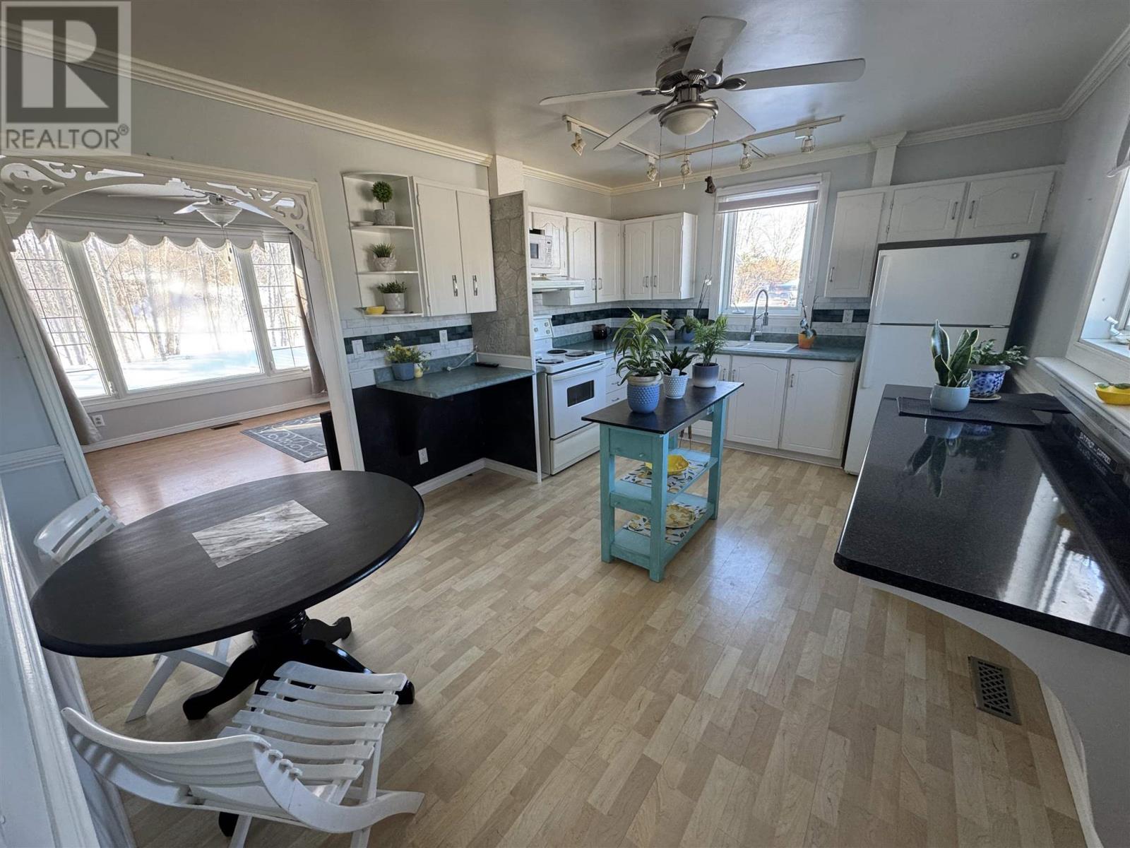 9 Axmith Ave, Elliot Lake, Ontario  P5A 1B5 - Photo 5 - SM260715