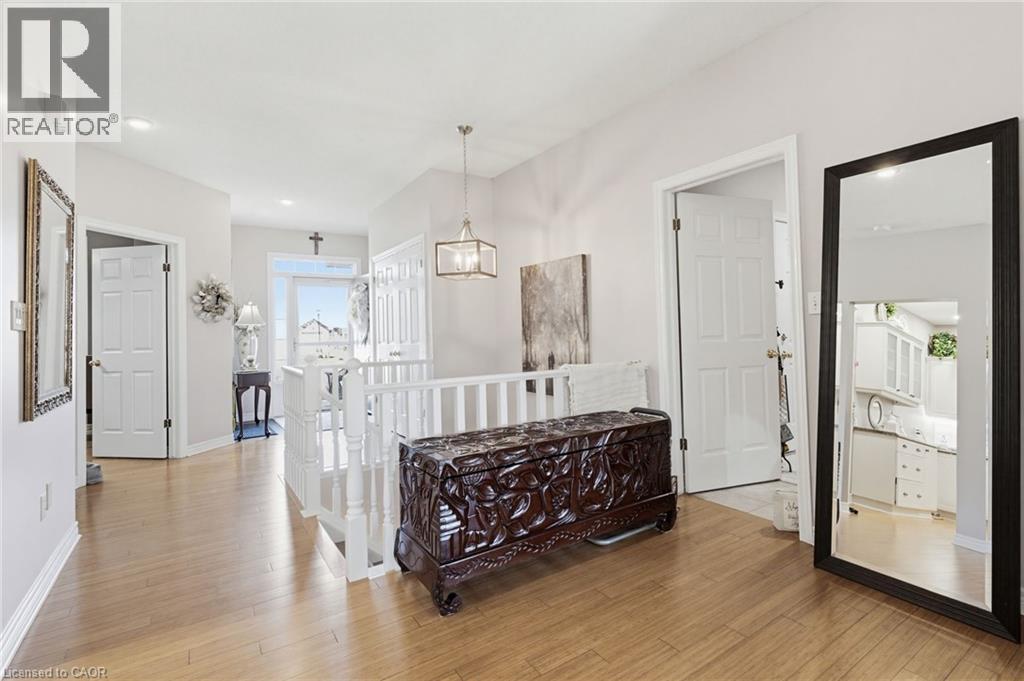 87 Twenty Place Boulevard, Hamilton, Ontario  L8G 3G8 - Photo 3 - 40822726