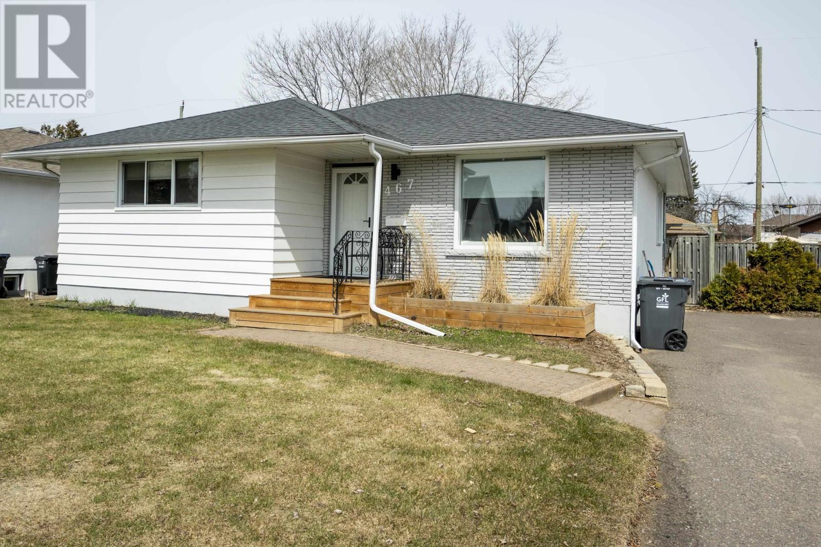 467 Heather Cres., Thunder Bay, Ontario