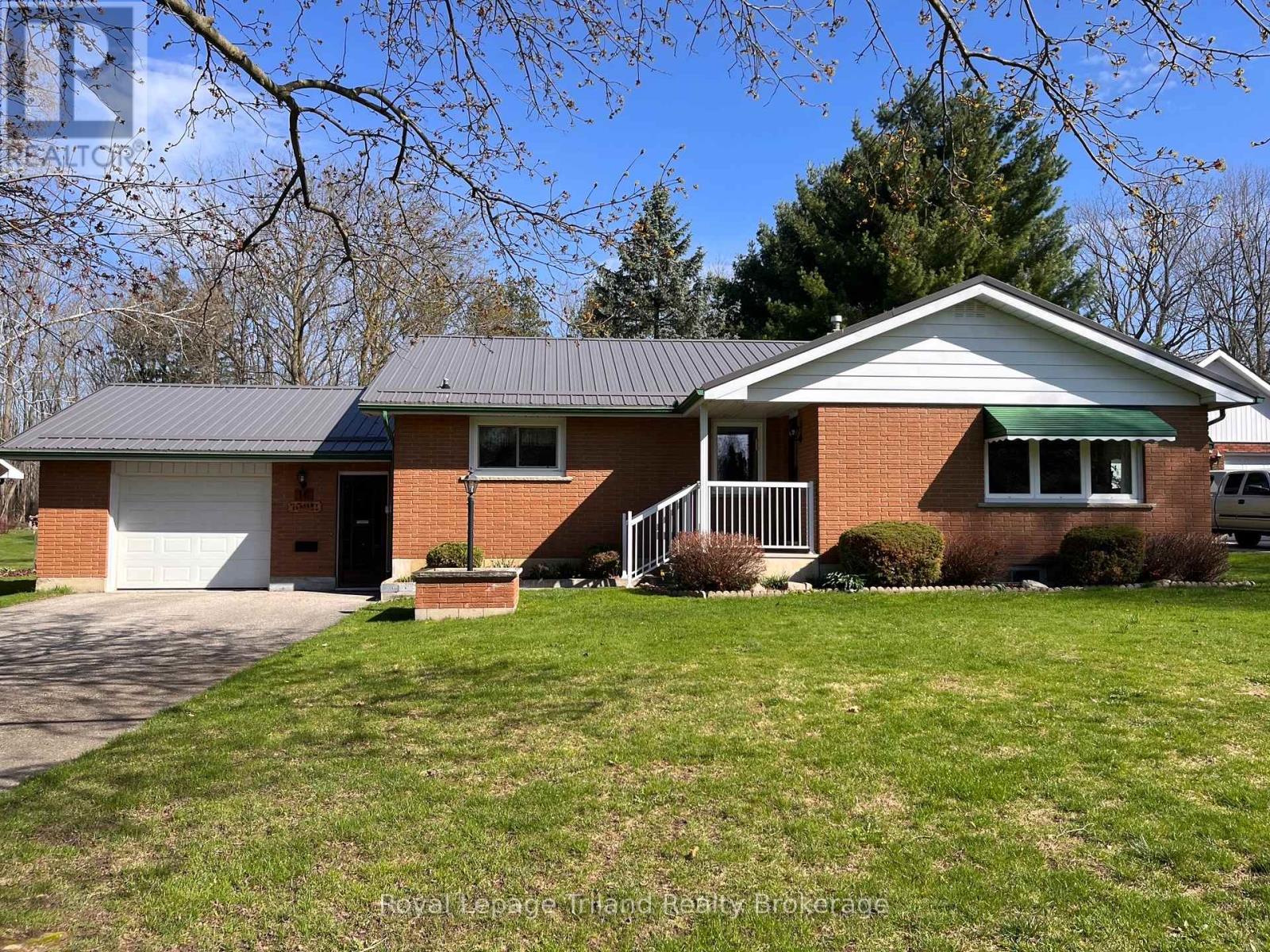 16 BROCK STREET, Norwich, Ontario