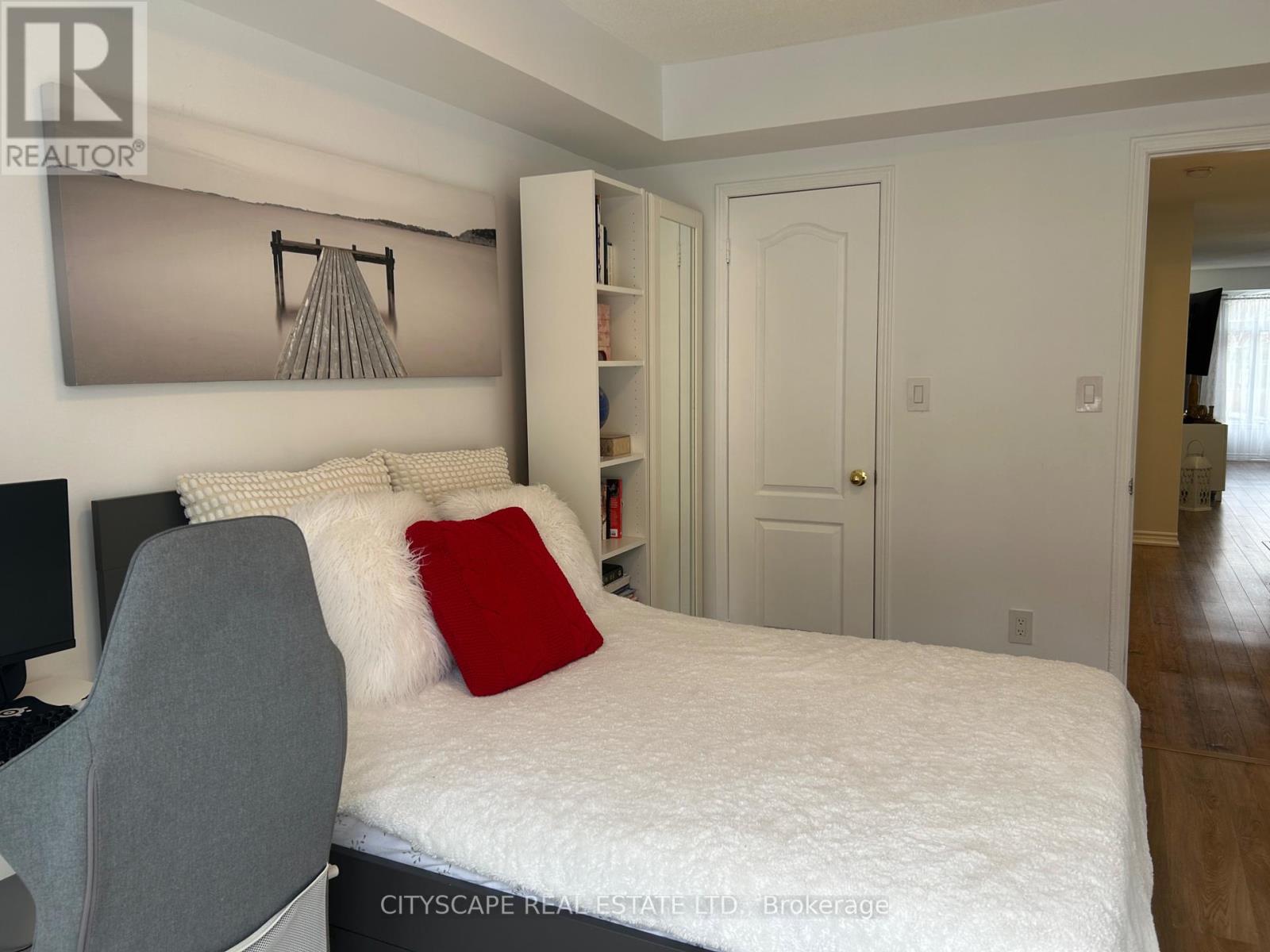 162 - 601 Shoreline Drive, Mississauga, Ontario  L5B 4K1 - Photo 5 - W12883442