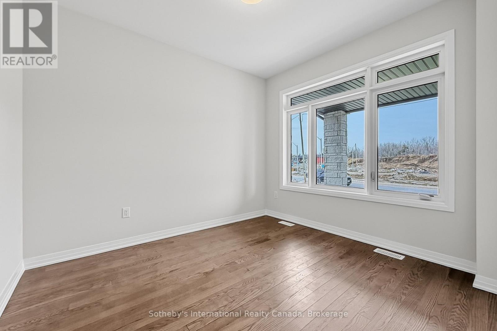 3109 Searidge Street, Severn, Ontario  L3V 0Y4 - Photo 3 - S13039418