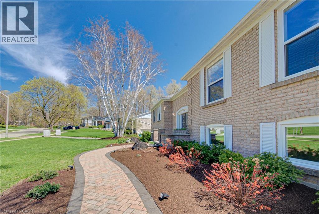 395 Warrington Drive, Waterloo, Ontario  N2L 2P7 - Photo 5 - 40823665