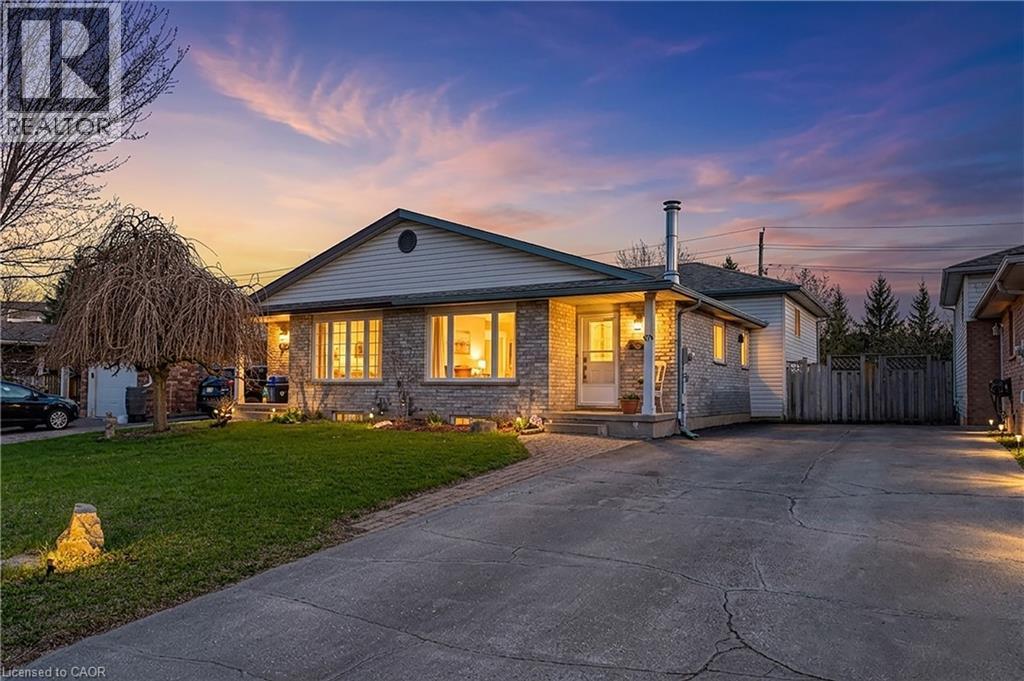 48 TAMVALE Crescent, Kitchener, Ontario