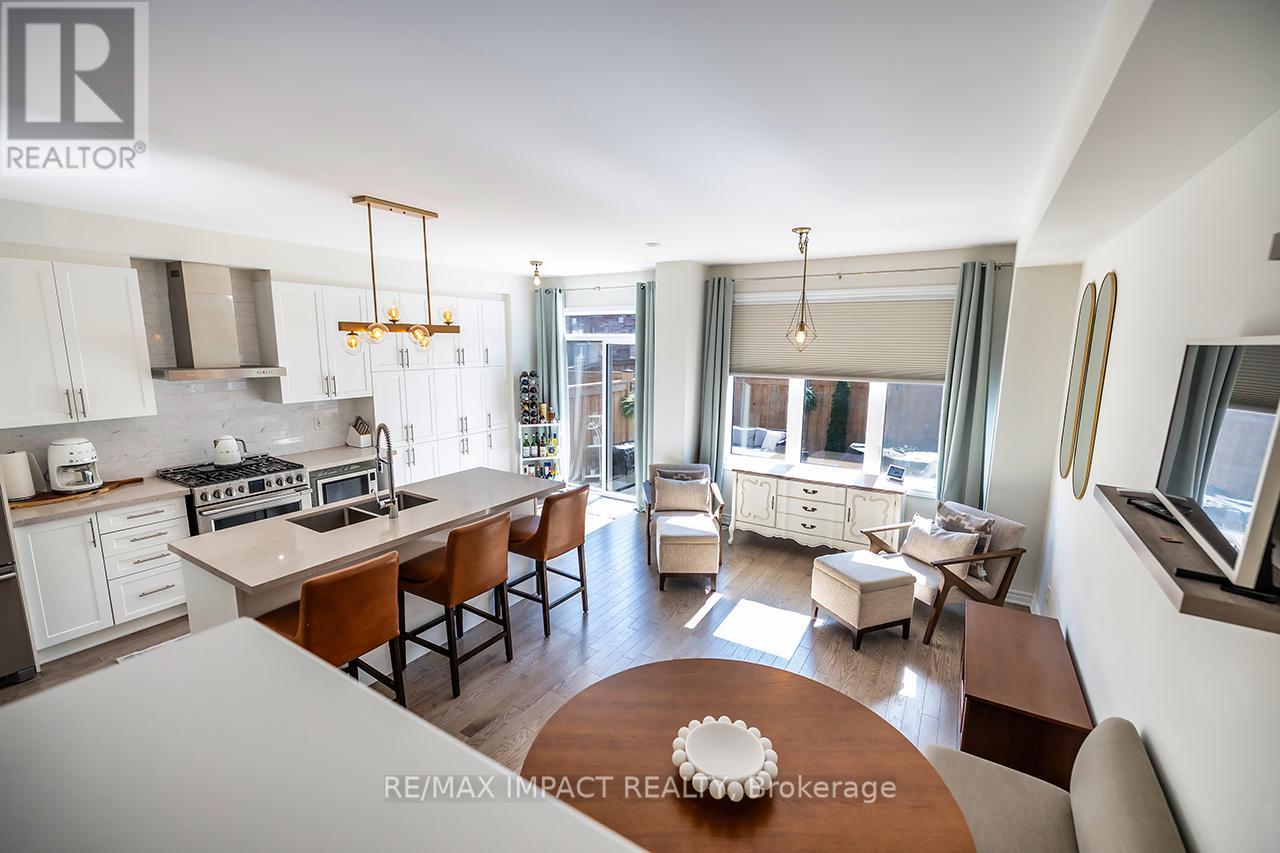 12 Marlborough Street, Whitby, Ontario  L1R 1K3 - Photo 10 - E13039528