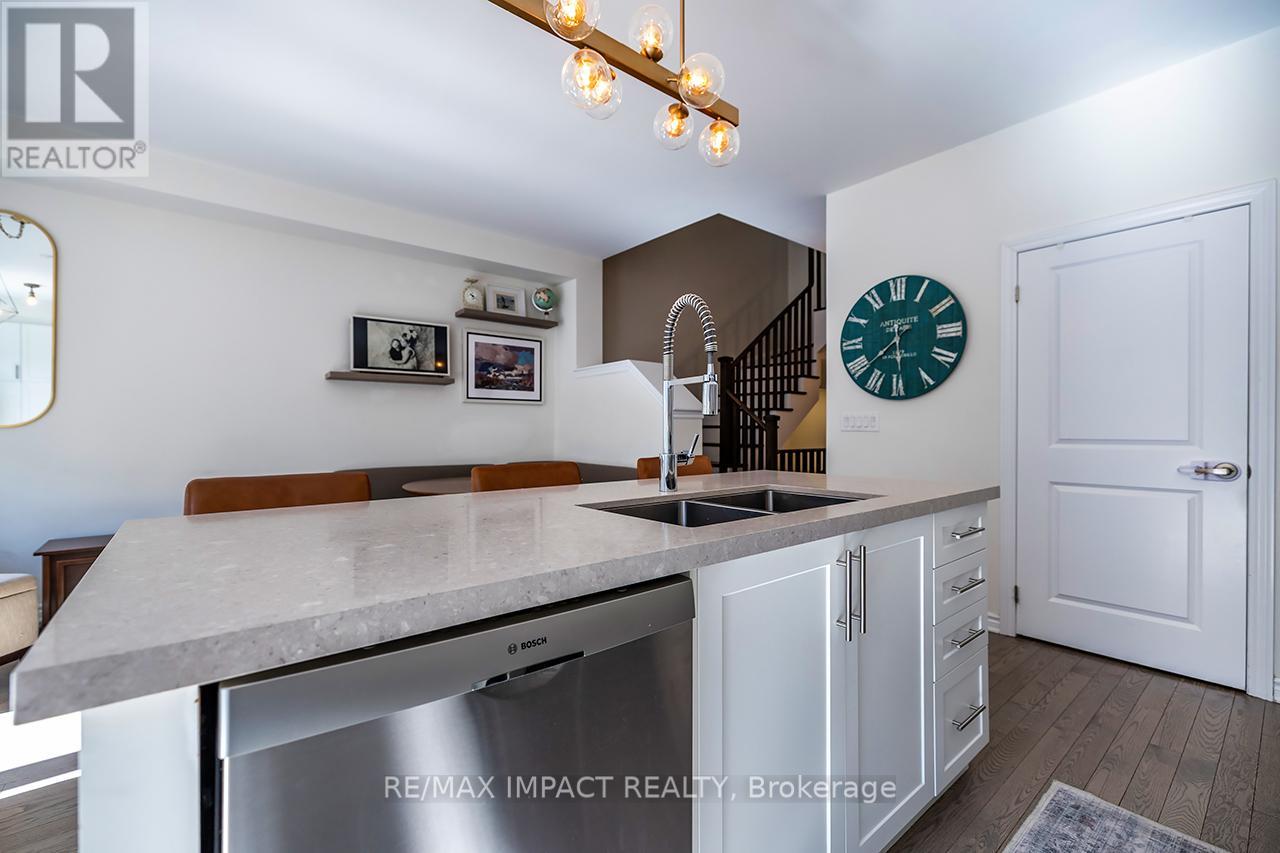 12 Marlborough Street, Whitby, Ontario  L1R 1K3 - Photo 16 - E13039528